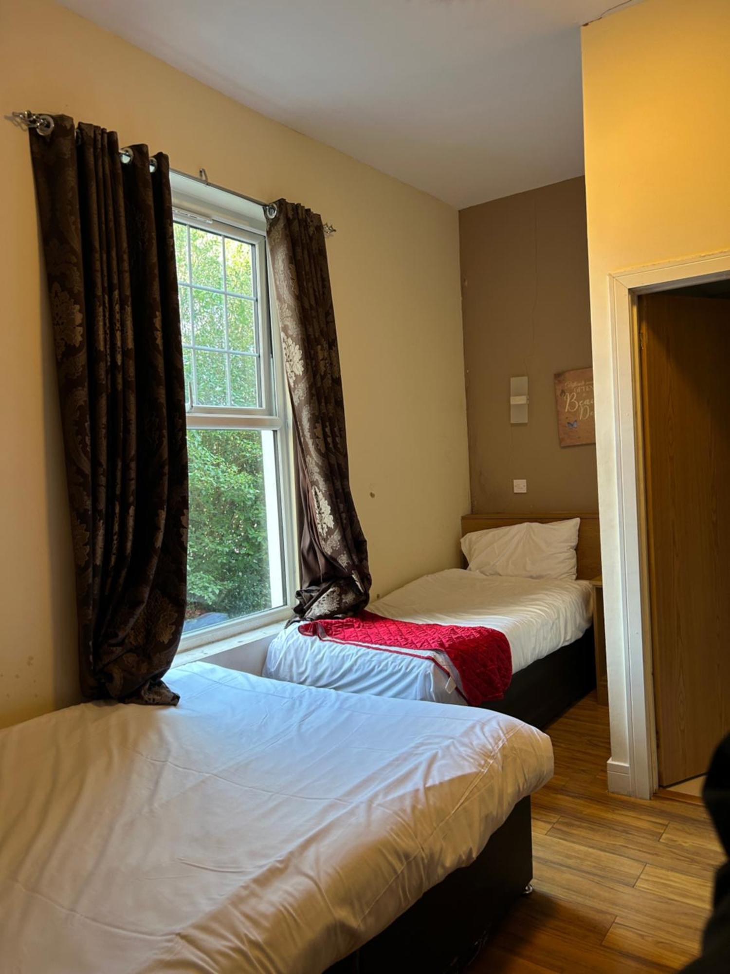 Crescent Hotel Reading Bagian luar foto