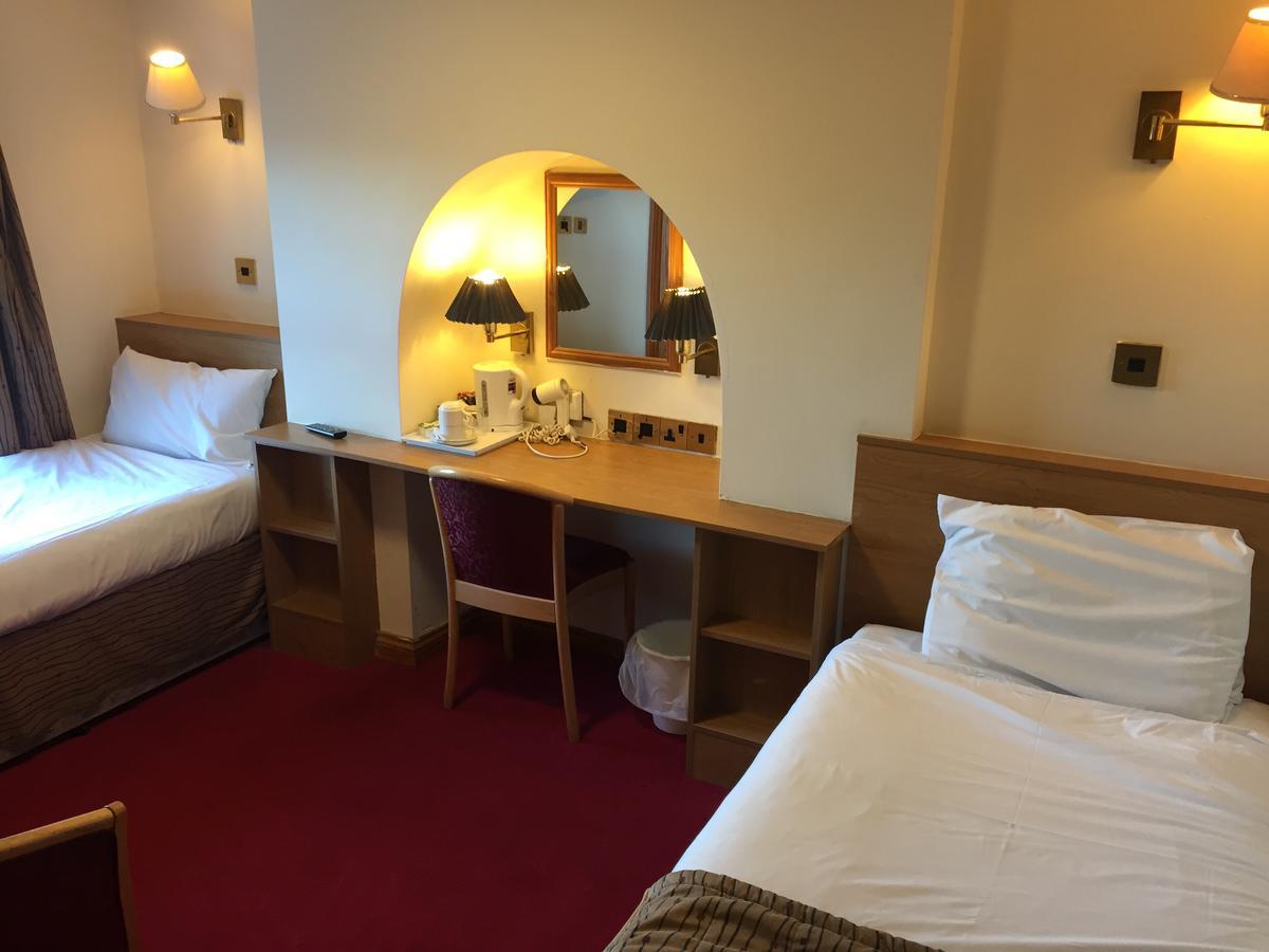 Crescent Hotel Reading Bagian luar foto