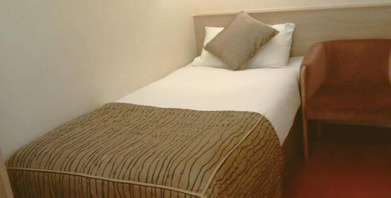 Crescent Hotel Reading Bagian luar foto